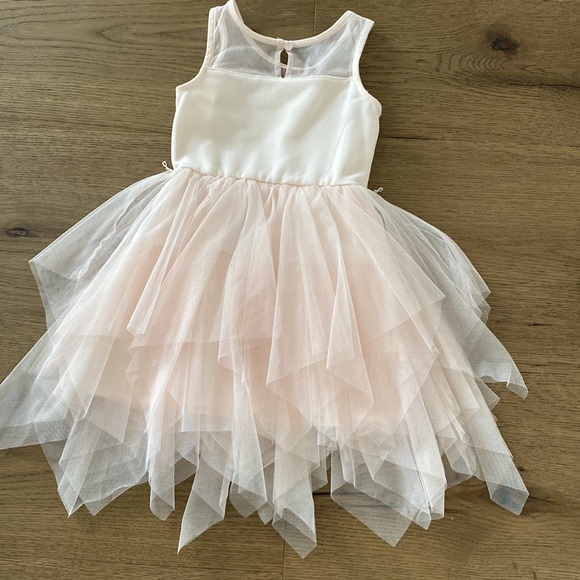 Pinkish layered dress with flower embroidery! May be size 4-6 - Picture 8 of 9